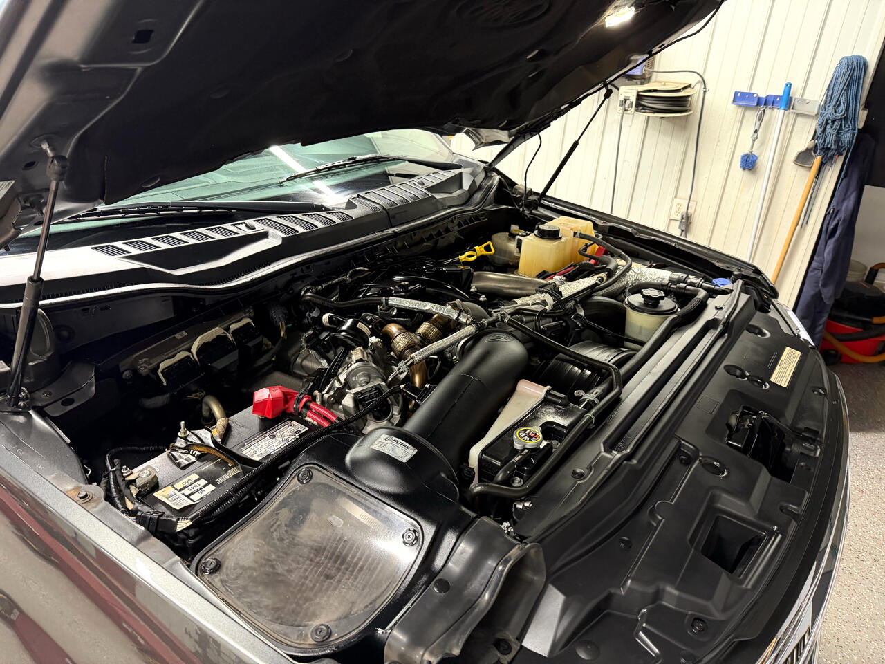 Ford F-250 SD Lariat Crew Cab Short Bed 4WD 2018