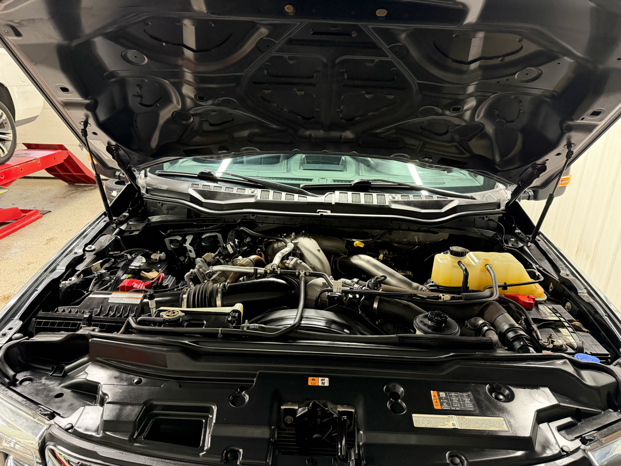 Ford F-250 SD Lariat Crew Cab Short Bed 4WD 2022