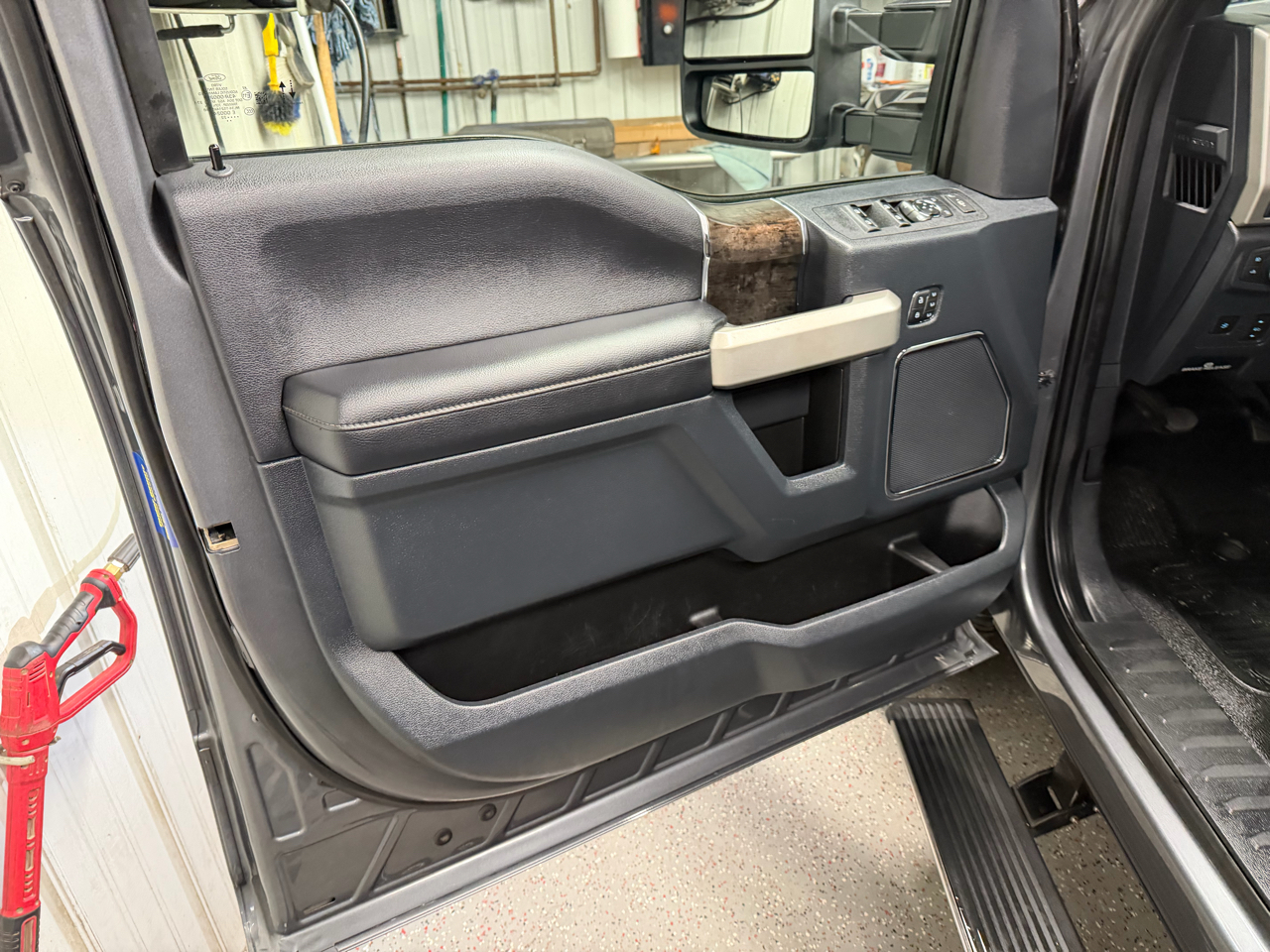 Ford F-250 SD Lariat Crew Cab Short Bed 4WD 2022