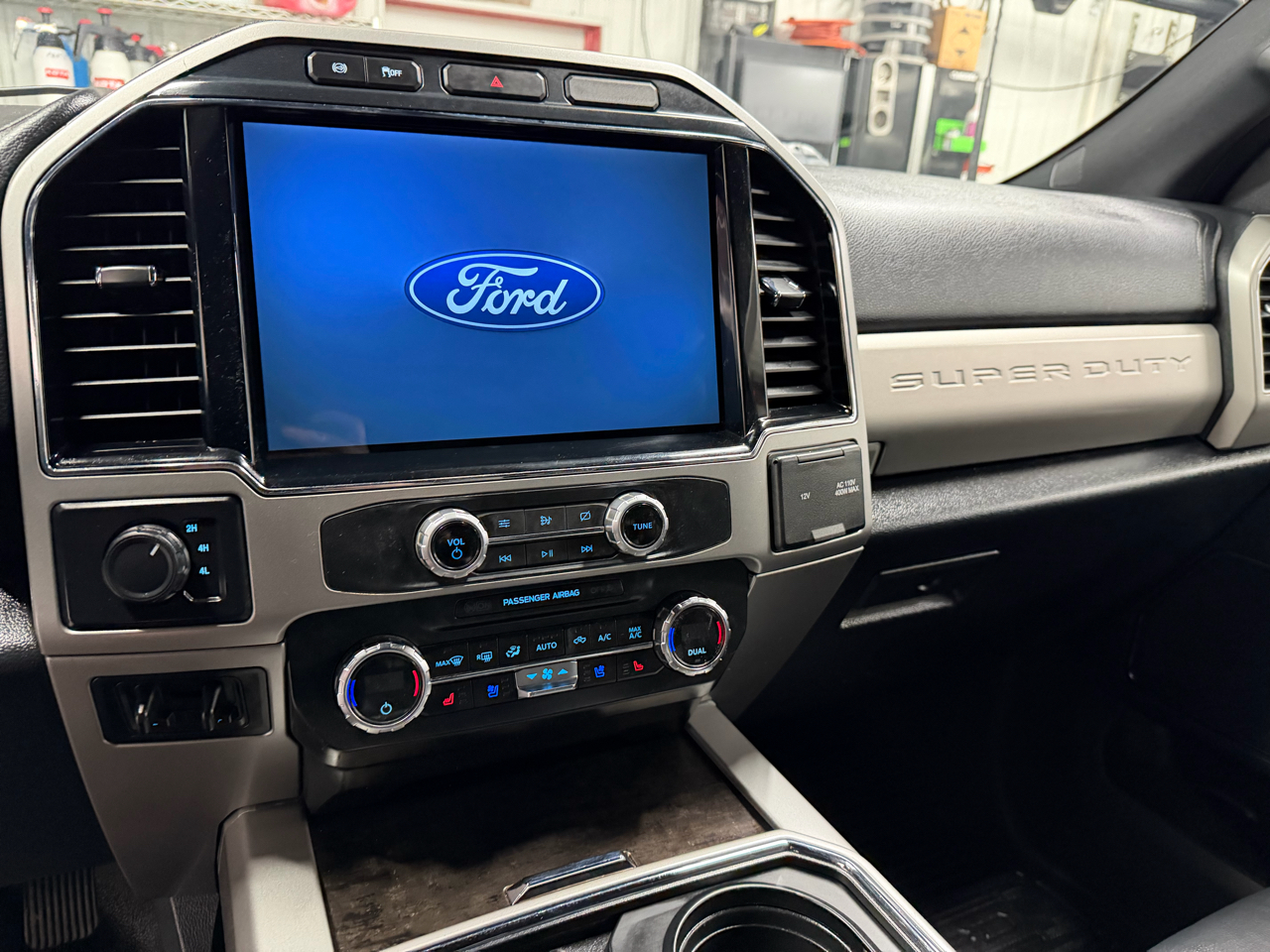 Ford F-250 SD Lariat Crew Cab Short Bed 4WD 2022