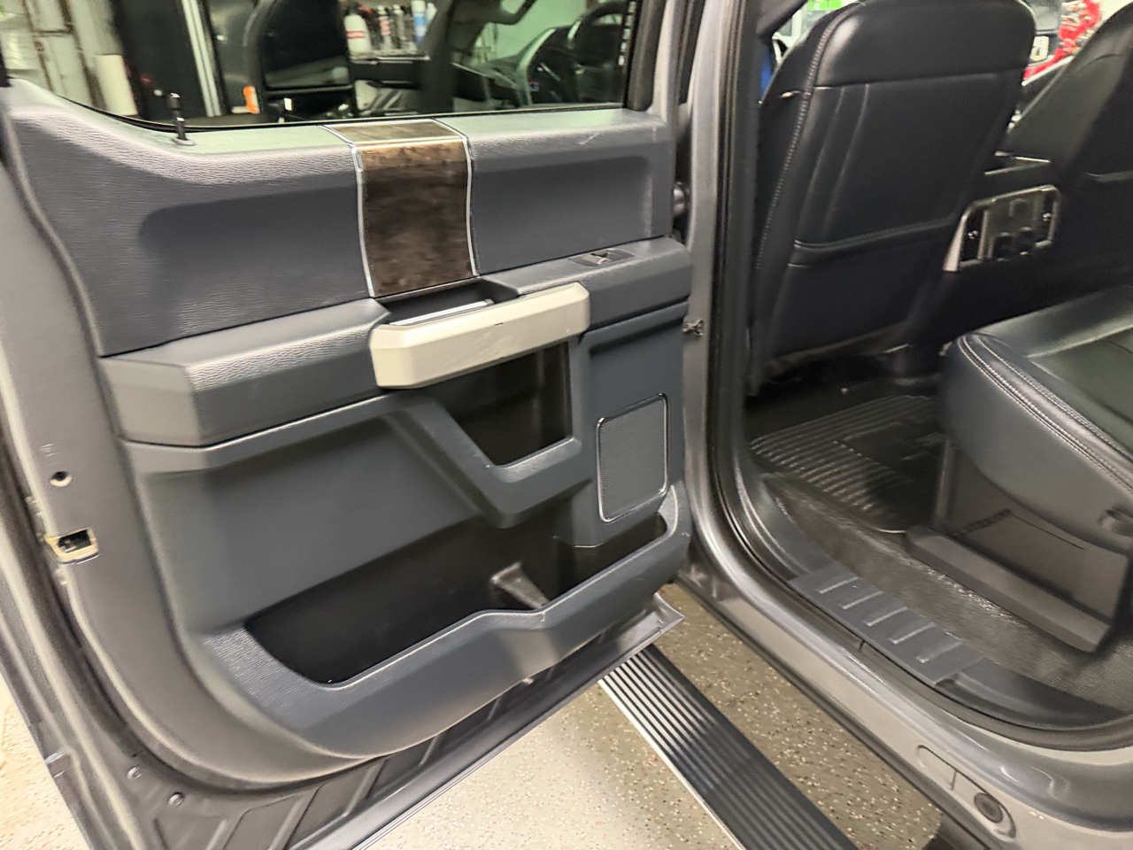 Ford F-250 SD Lariat Crew Cab Short Bed 4WD 2022