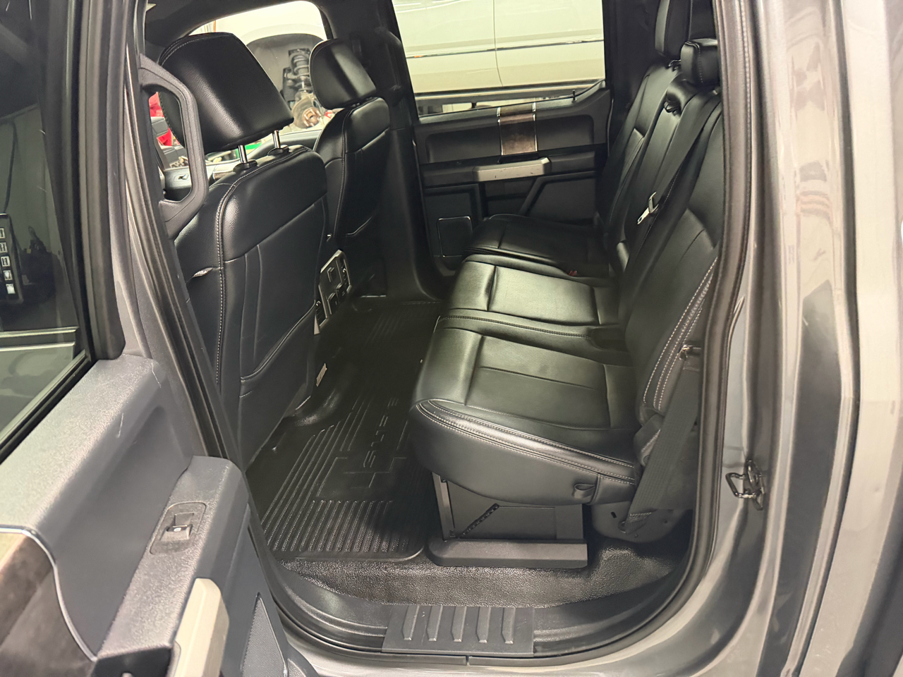 Ford F-250 SD Lariat Crew Cab Short Bed 4WD 2022