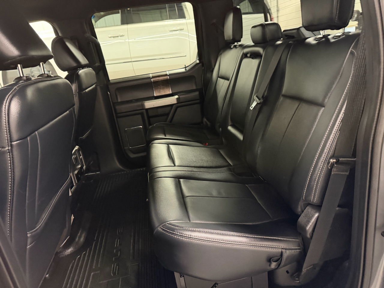 Ford F-250 SD Lariat Crew Cab Short Bed 4WD 2022