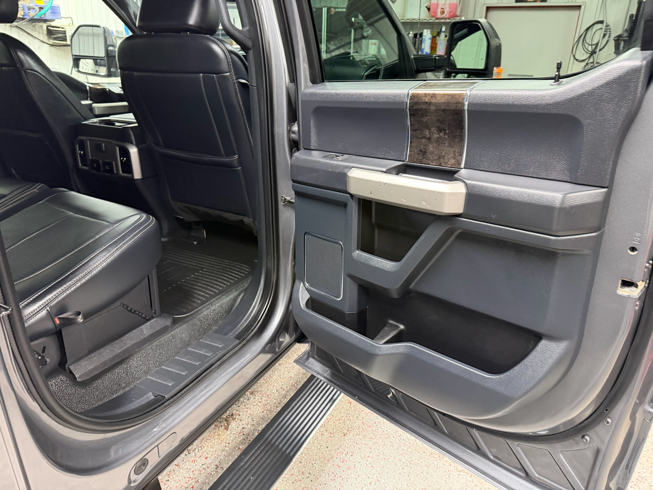 Ford F-250 SD Lariat Crew Cab Short Bed 4WD 2022