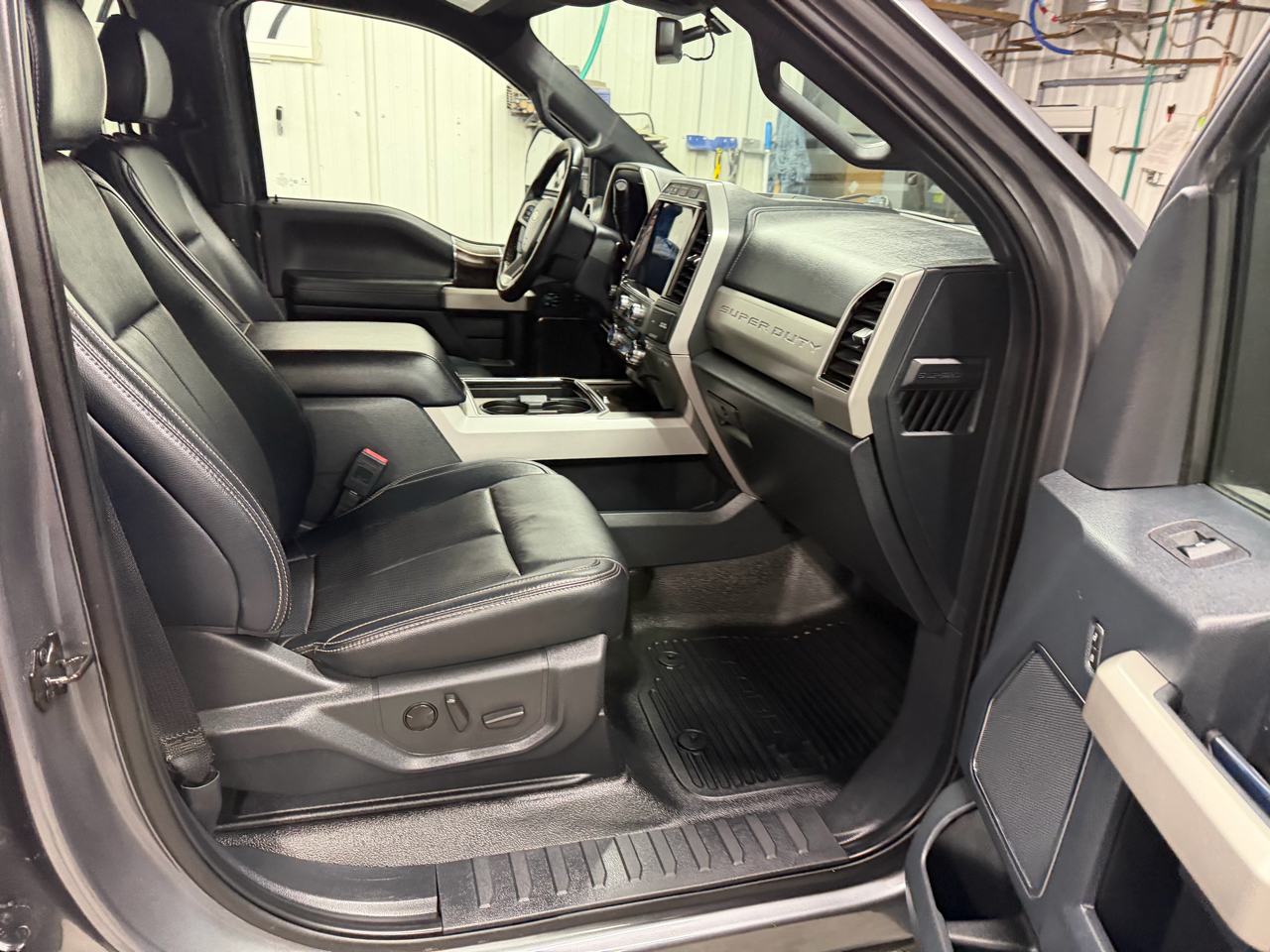 Ford F-250 SD Lariat Crew Cab Short Bed 4WD 2022