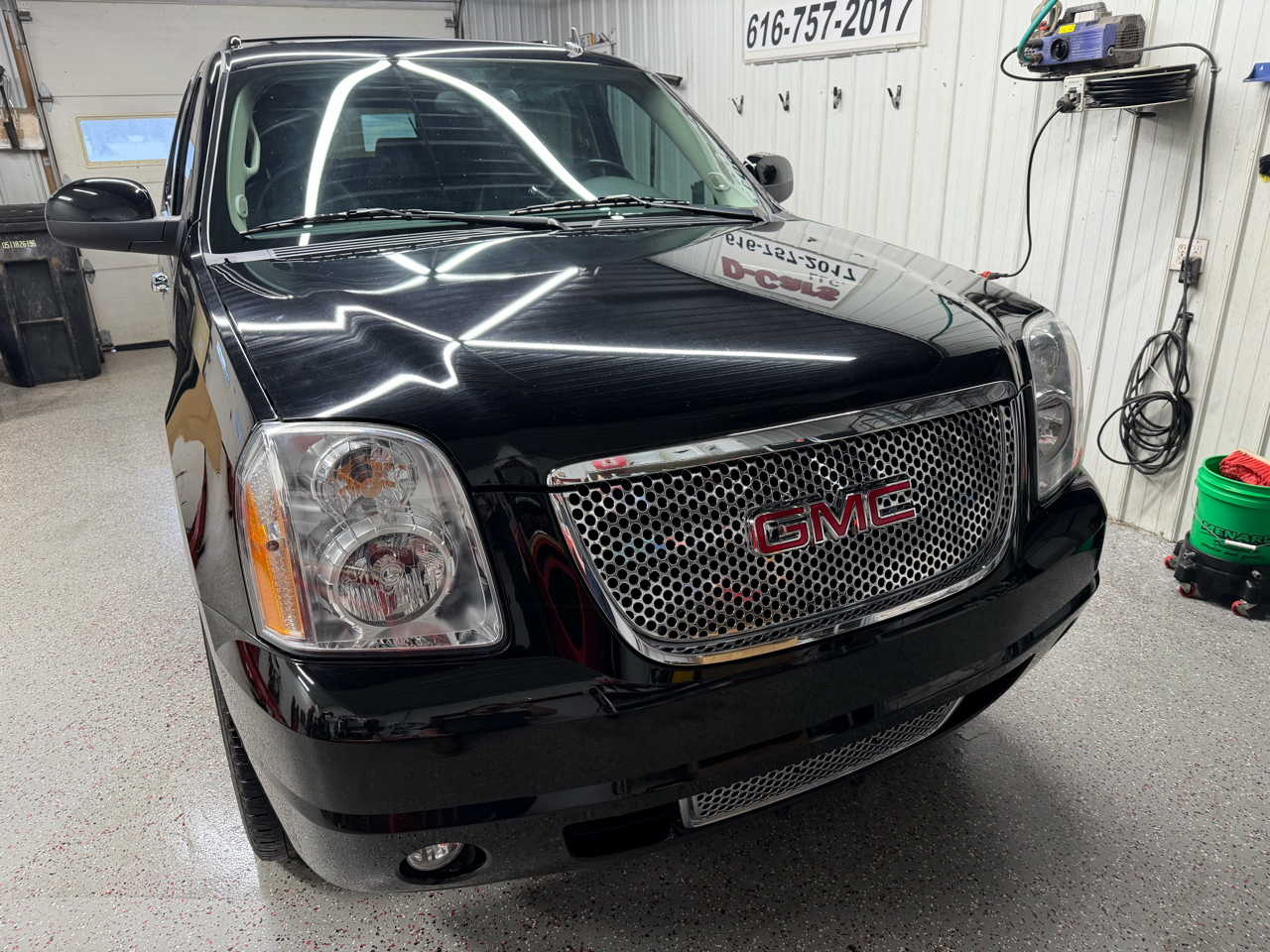 GMC Yukon Denali AWD 2012