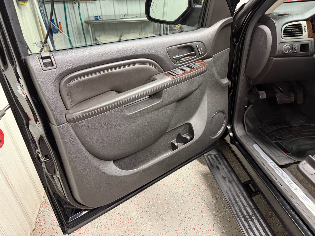 GMC Yukon Denali AWD 2012