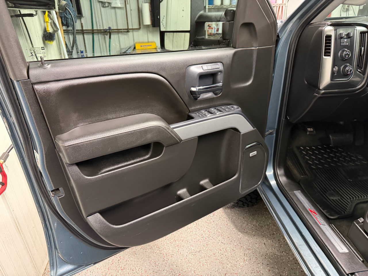 Chevrolet Silverado 2500HD 4WD Crew Cab 159" LTZ 2015