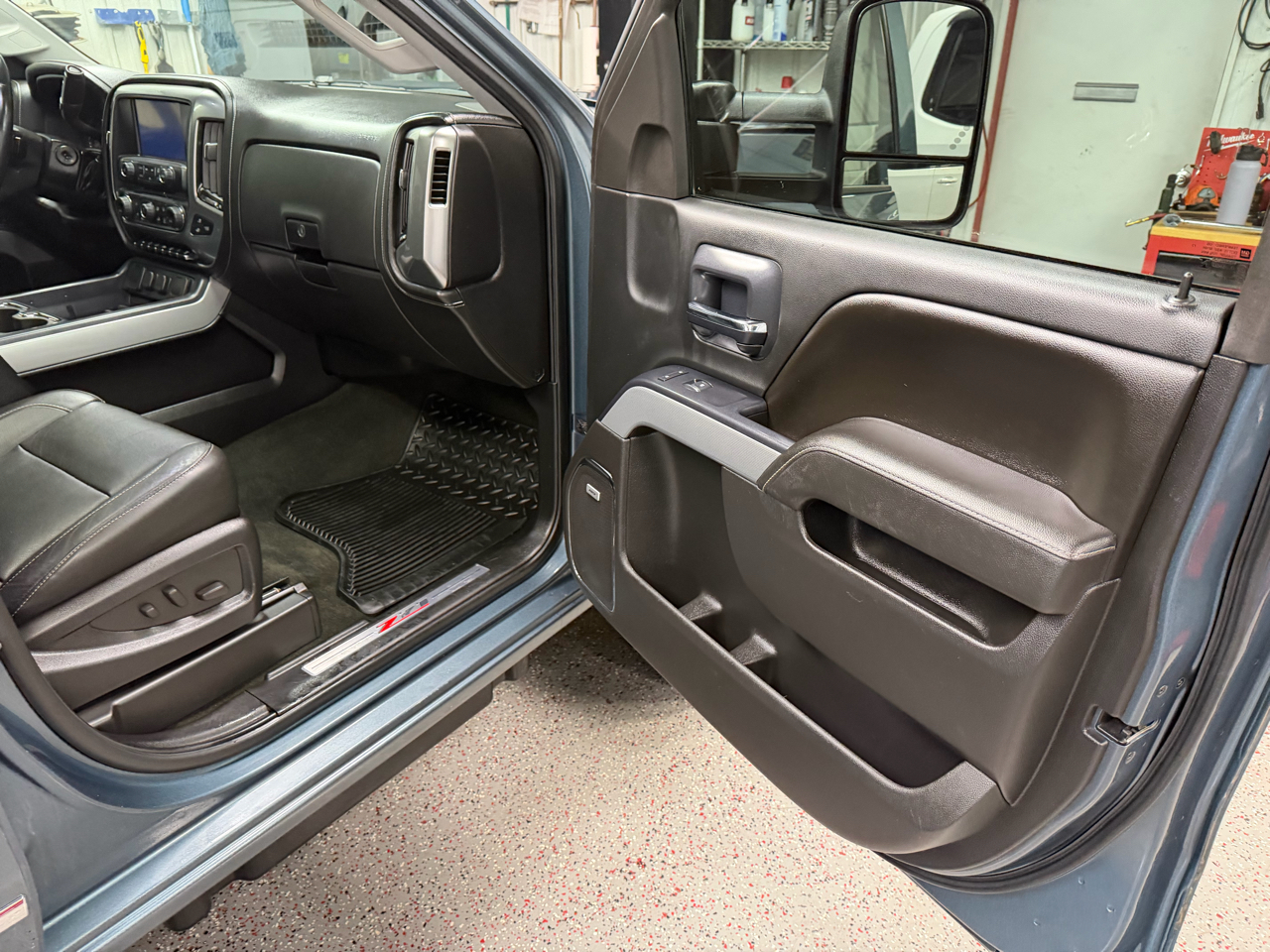 Chevrolet Silverado 2500HD 4WD Crew Cab 159" LTZ 2015