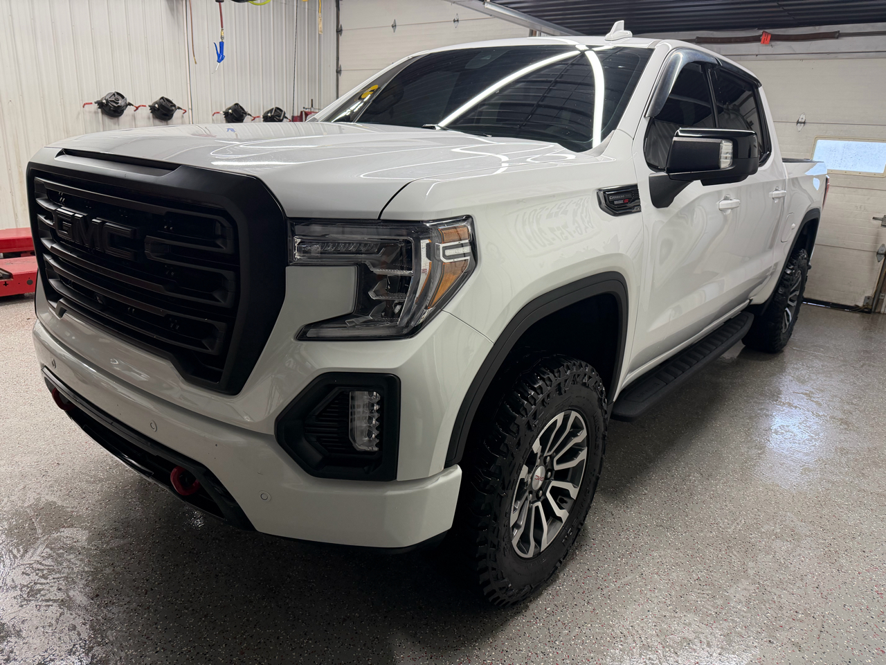 GMC Sierra 1500 AT4 Crew Cab Short Box 4WD 2021