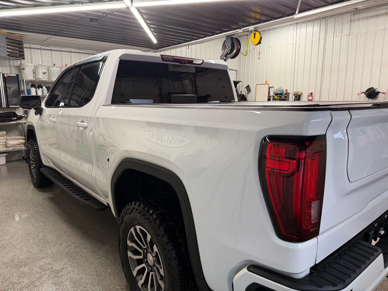 GMC Sierra 1500 AT4 Crew Cab Short Box 4WD 2021