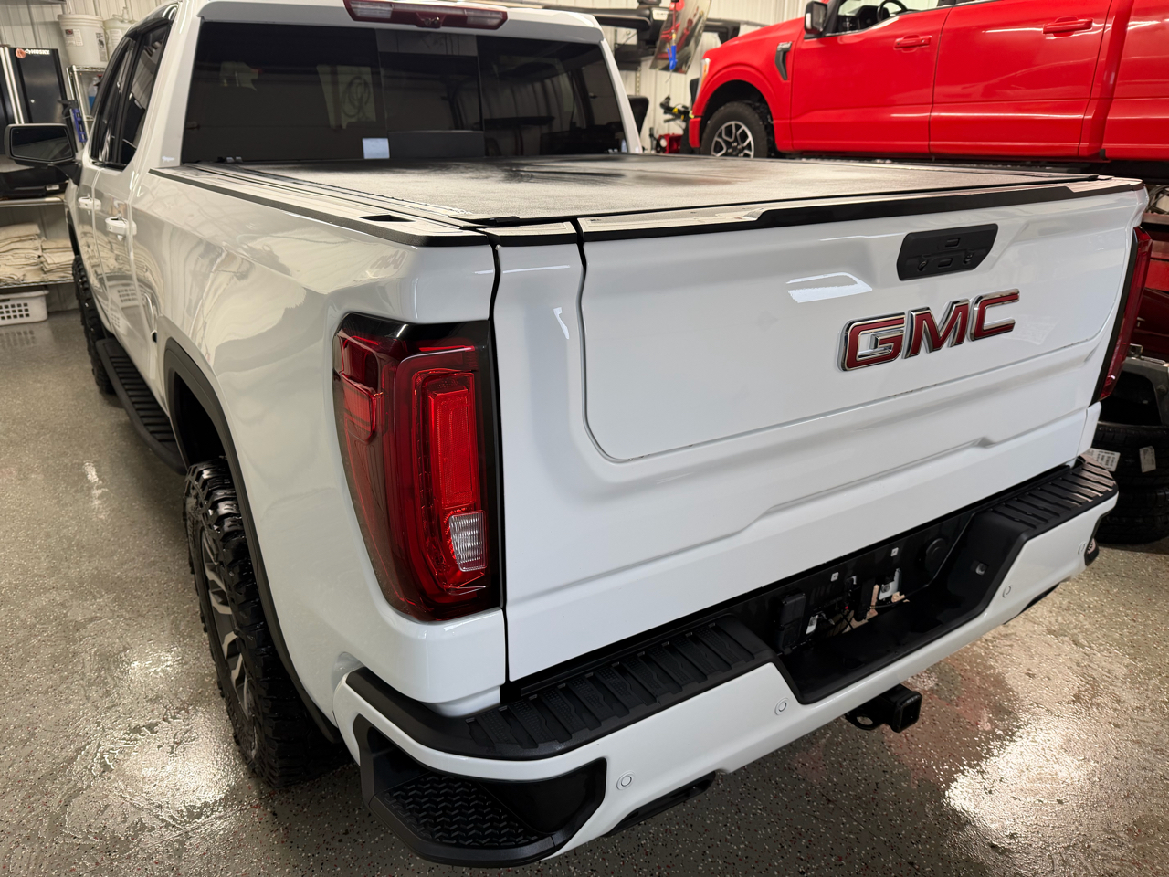 GMC Sierra 1500 AT4 Crew Cab Short Box 4WD 2021