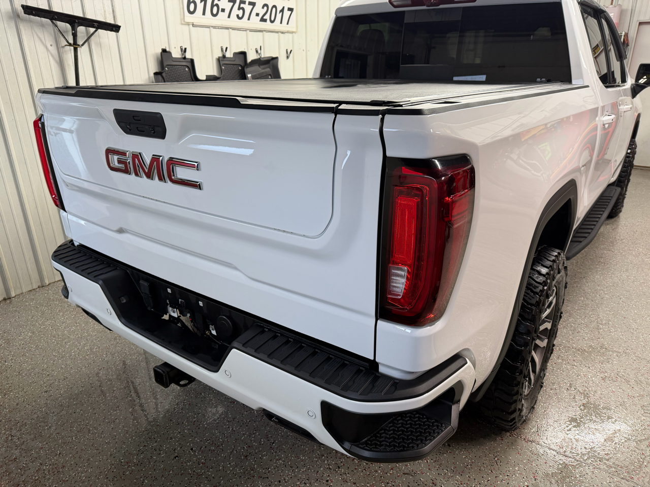 GMC Sierra 1500 AT4 Crew Cab Short Box 4WD 2021