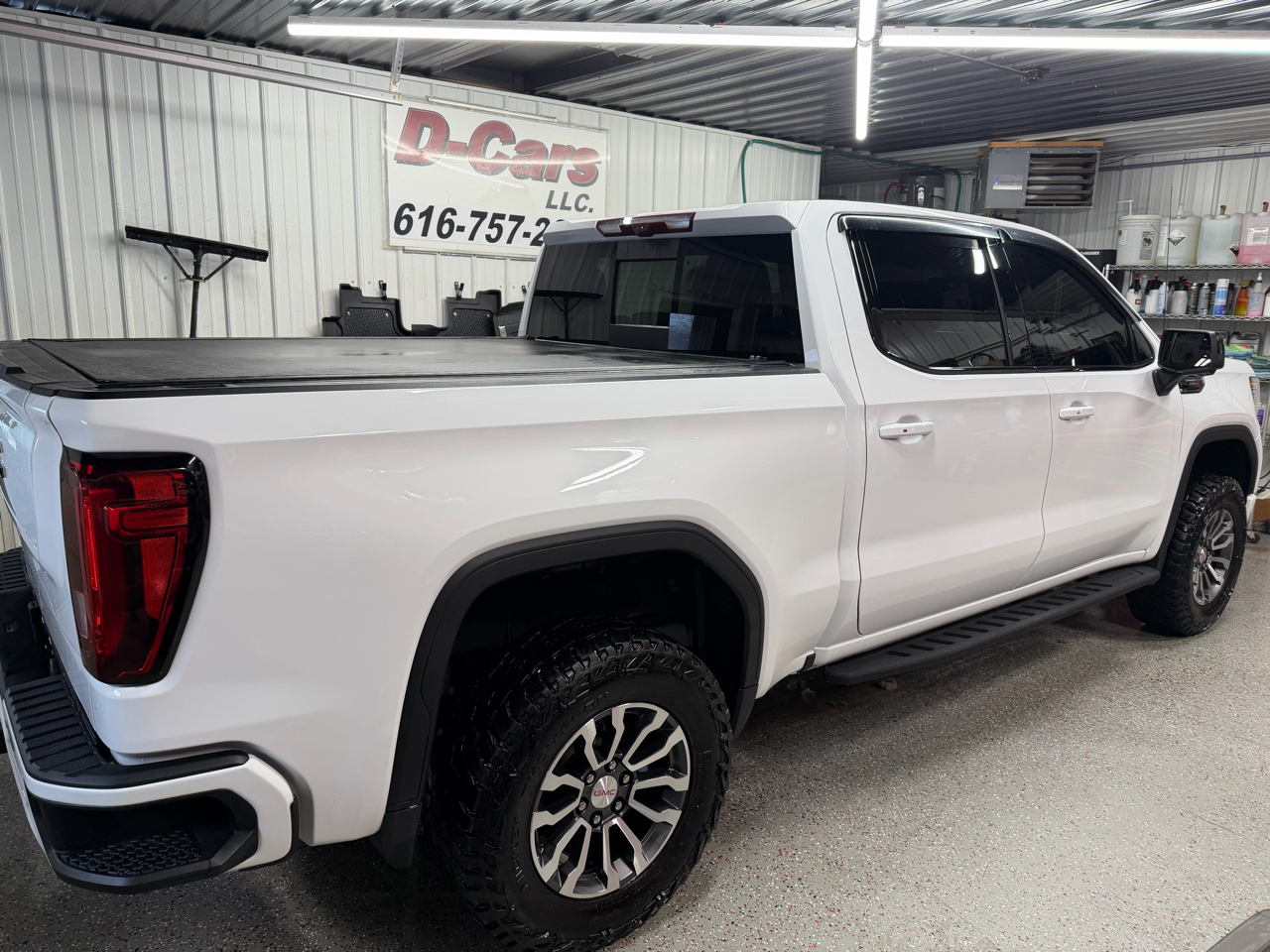 GMC Sierra 1500 AT4 Crew Cab Short Box 4WD 2021