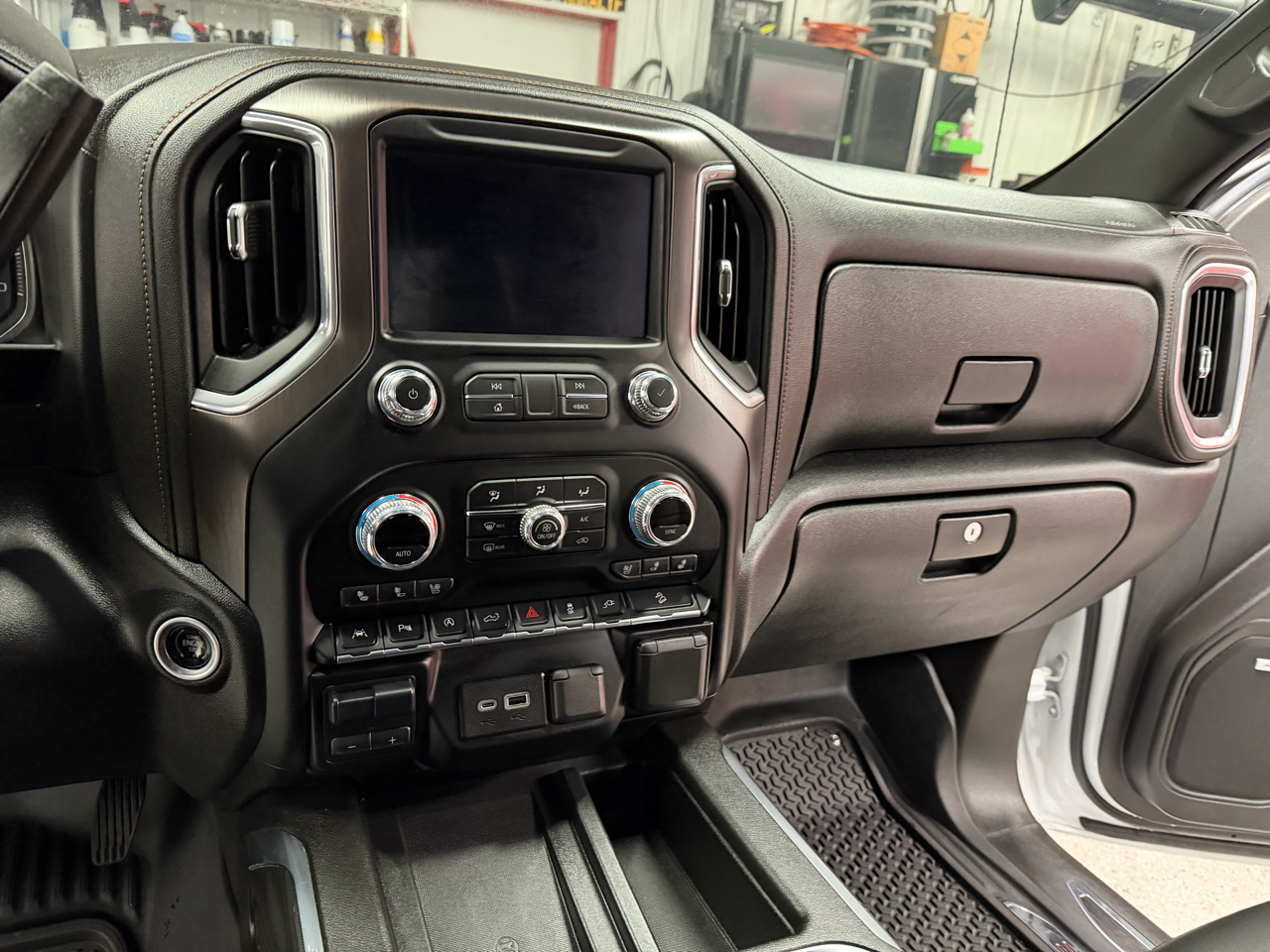 GMC Sierra 1500 AT4 Crew Cab Short Box 4WD 2021