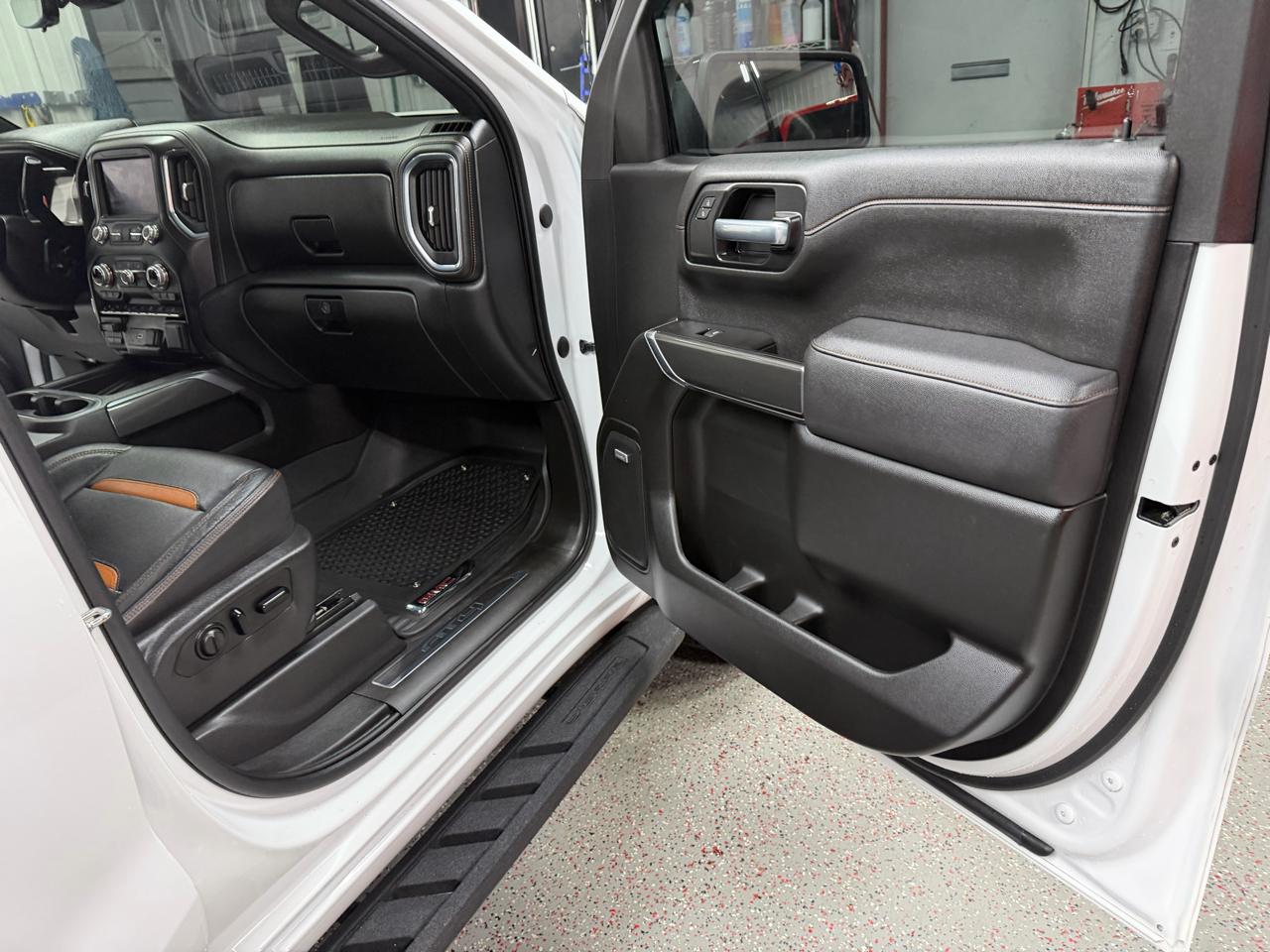 GMC Sierra 1500 AT4 Crew Cab Short Box 4WD 2021