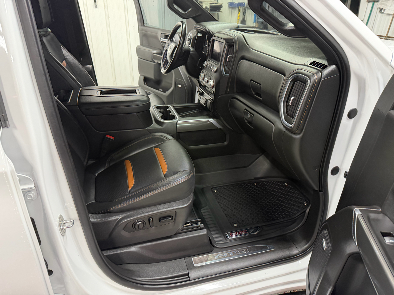 GMC Sierra 1500 AT4 Crew Cab Short Box 4WD 2021