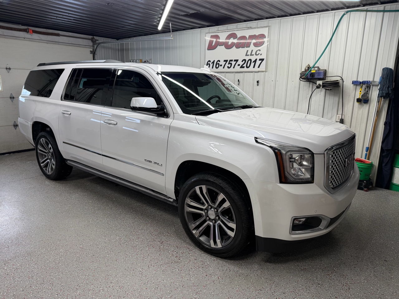 GMC Yukon XL Denali 4WD 2017