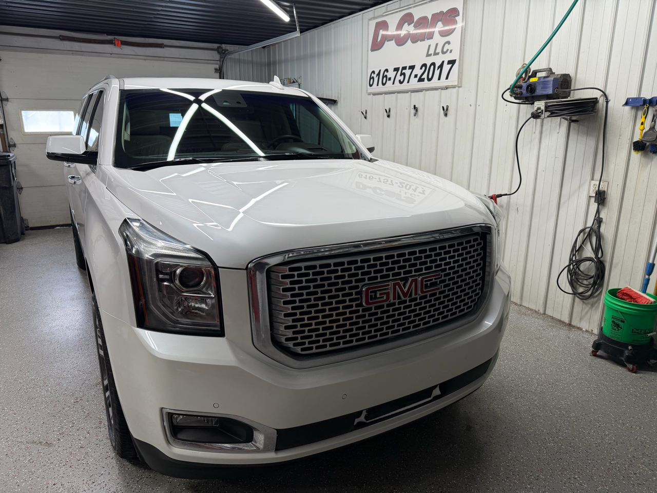 GMC Yukon XL Denali 4WD 2017