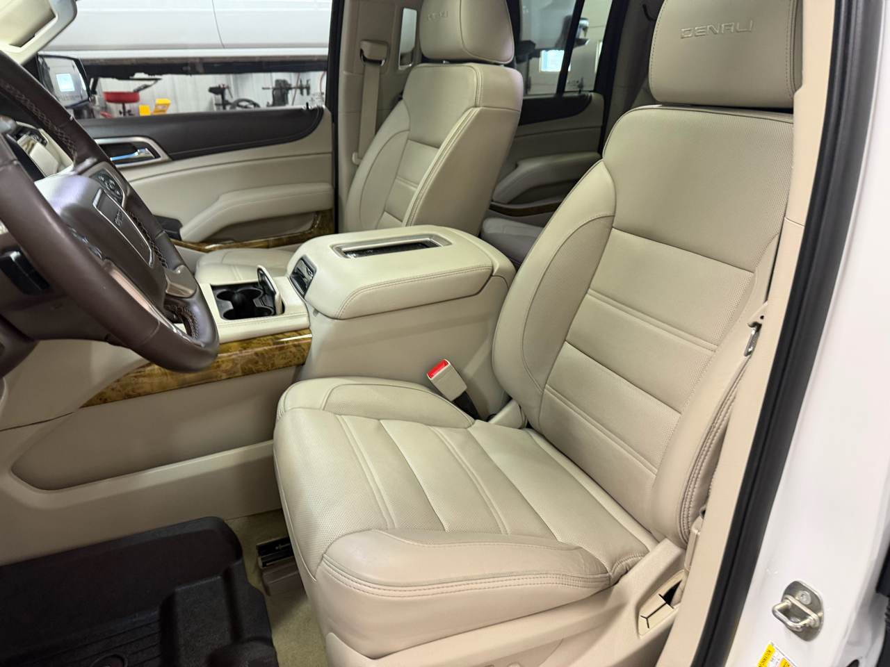 GMC Yukon XL Denali 4WD 2017