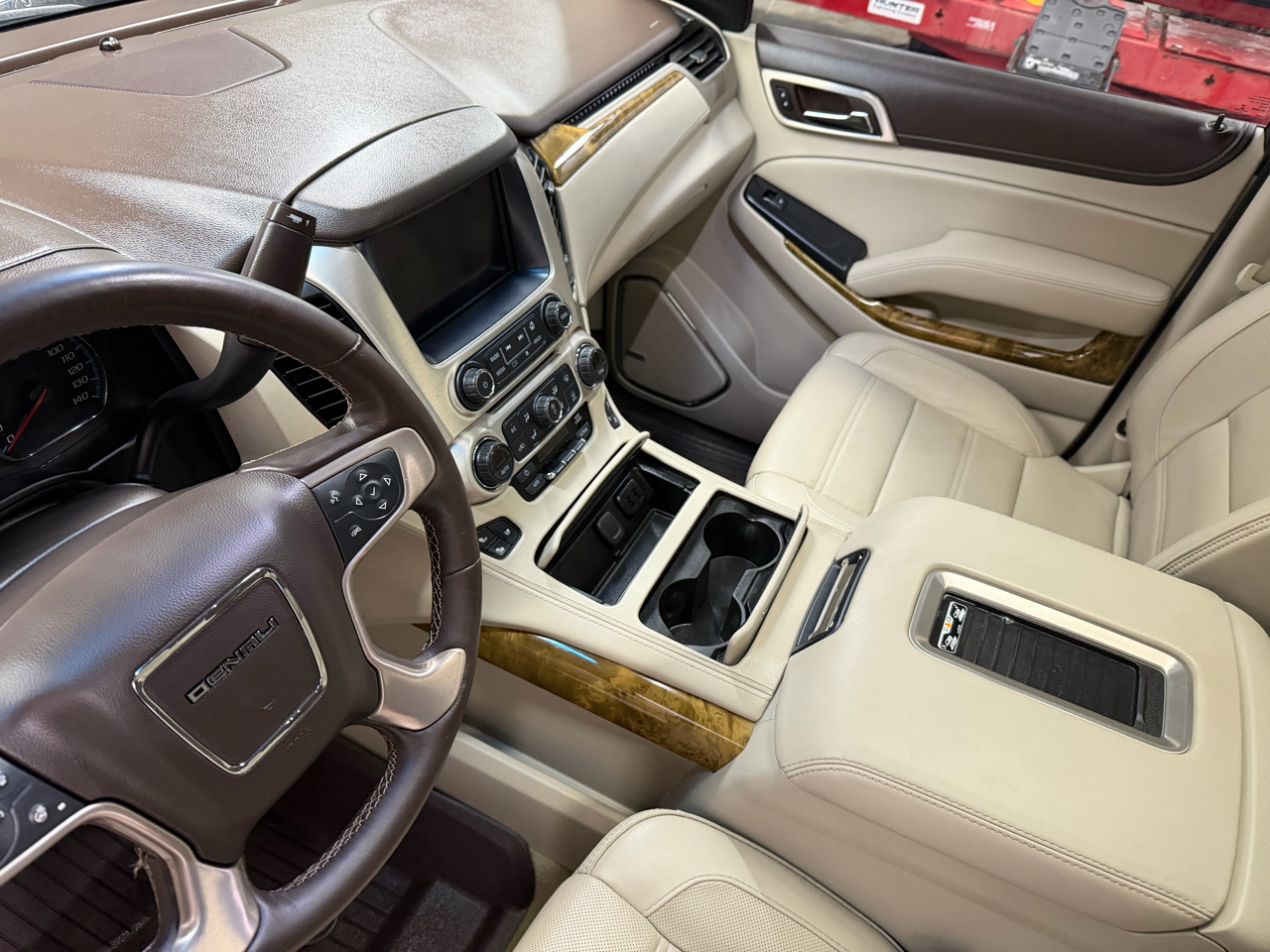 GMC Yukon XL Denali 4WD 2017