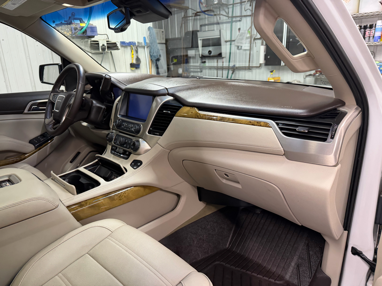 GMC Yukon XL Denali 4WD 2017