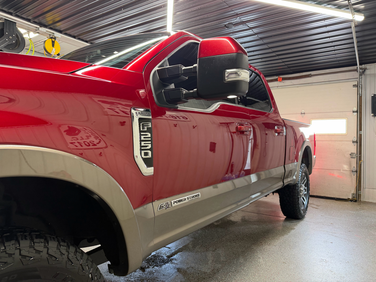 Ford F-250 SD Lariat Crew Cab Short Bed 4WD 2019