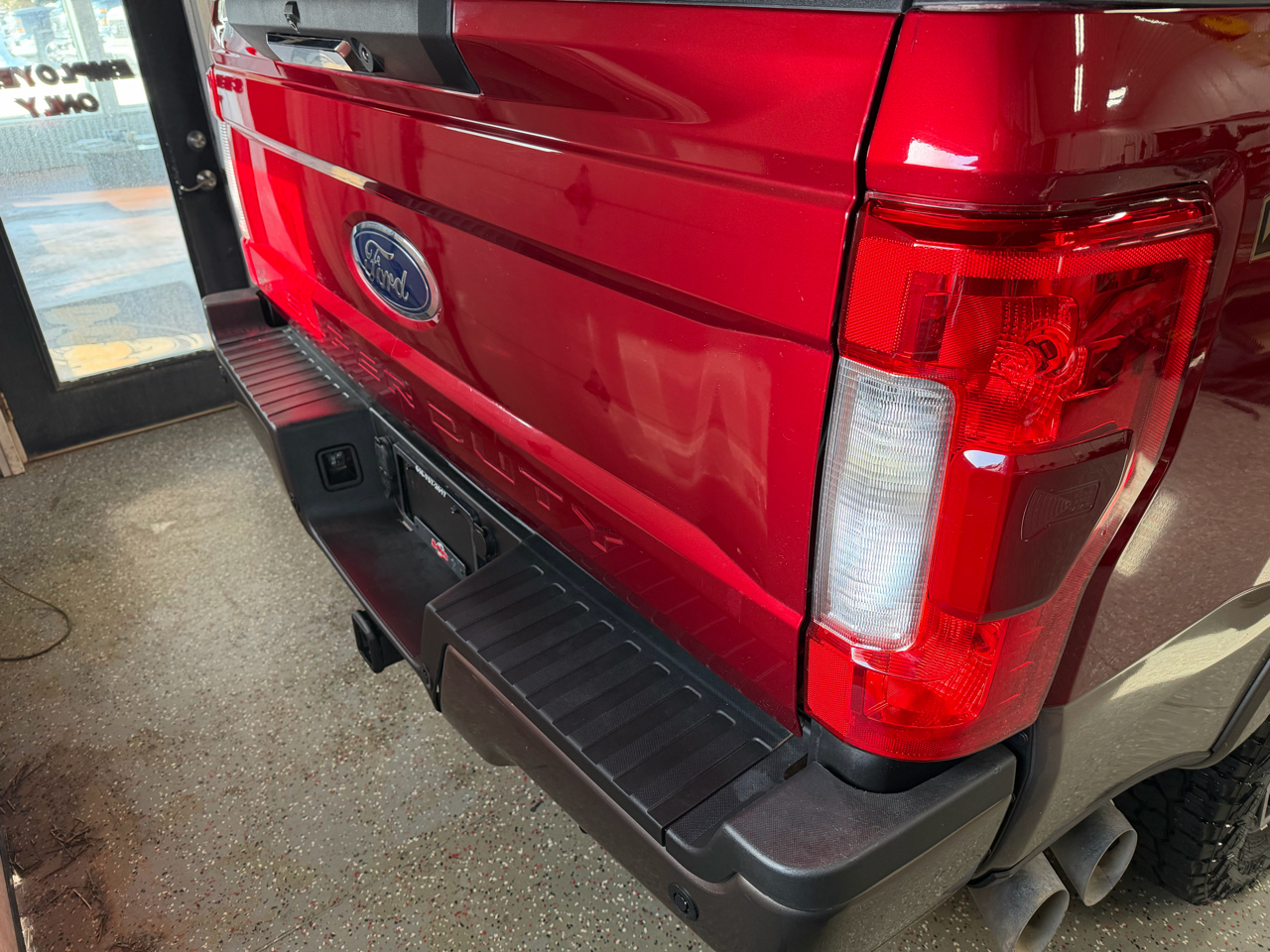 Ford F-250 SD Lariat Crew Cab Short Bed 4WD 2019