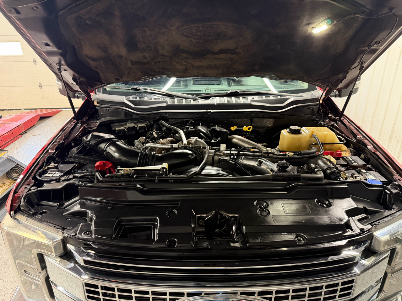 Ford F-250 SD Lariat Crew Cab Short Bed 4WD 2019