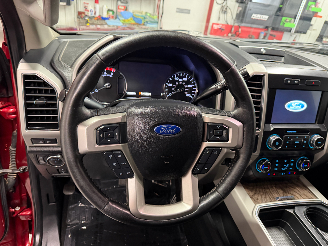 Ford F-250 SD Lariat Crew Cab Short Bed 4WD 2019