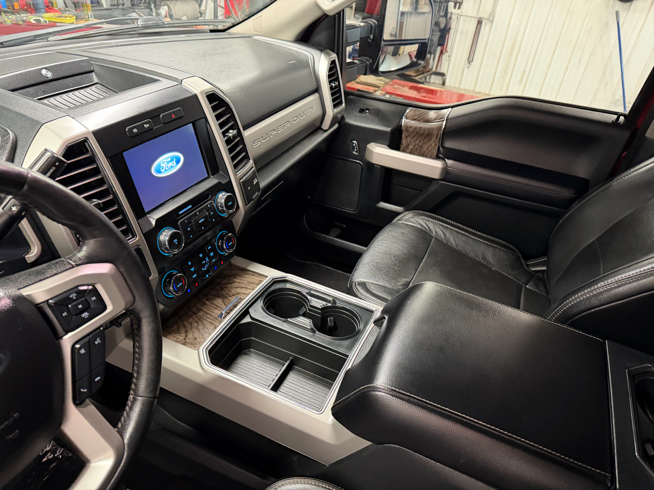 Ford F-250 SD Lariat Crew Cab Short Bed 4WD 2019