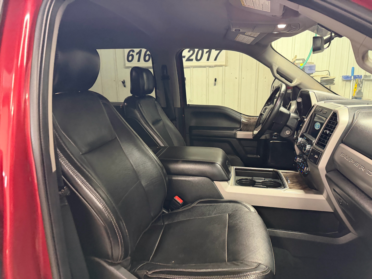 Ford F-250 SD Lariat Crew Cab Short Bed 4WD 2019