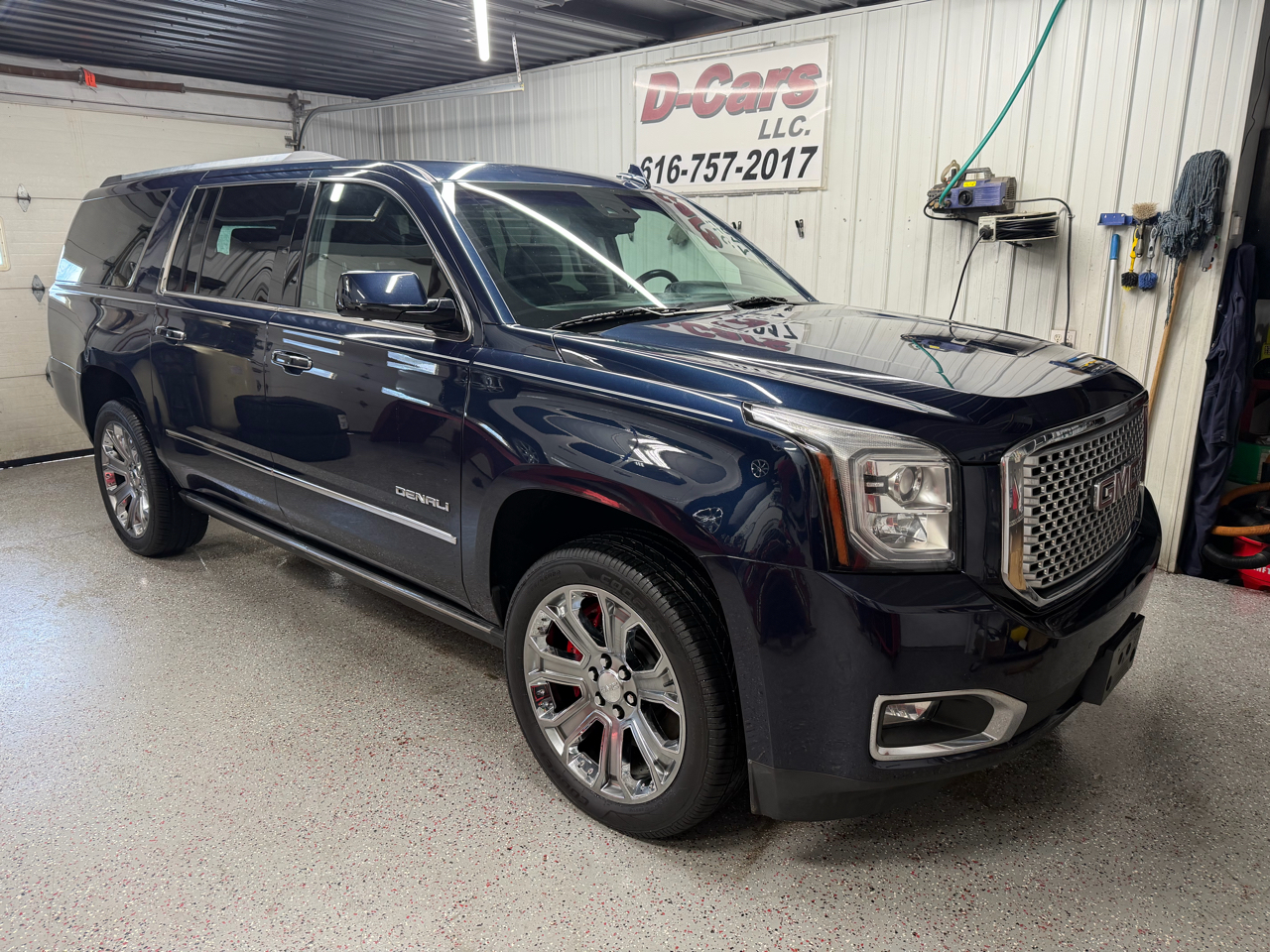 GMC Yukon XL Denali 4WD 2017