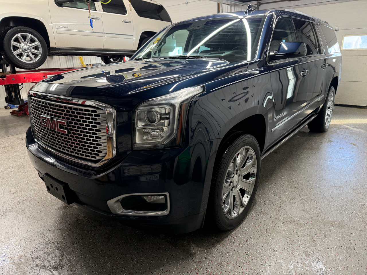 GMC Yukon XL Denali 4WD 2017