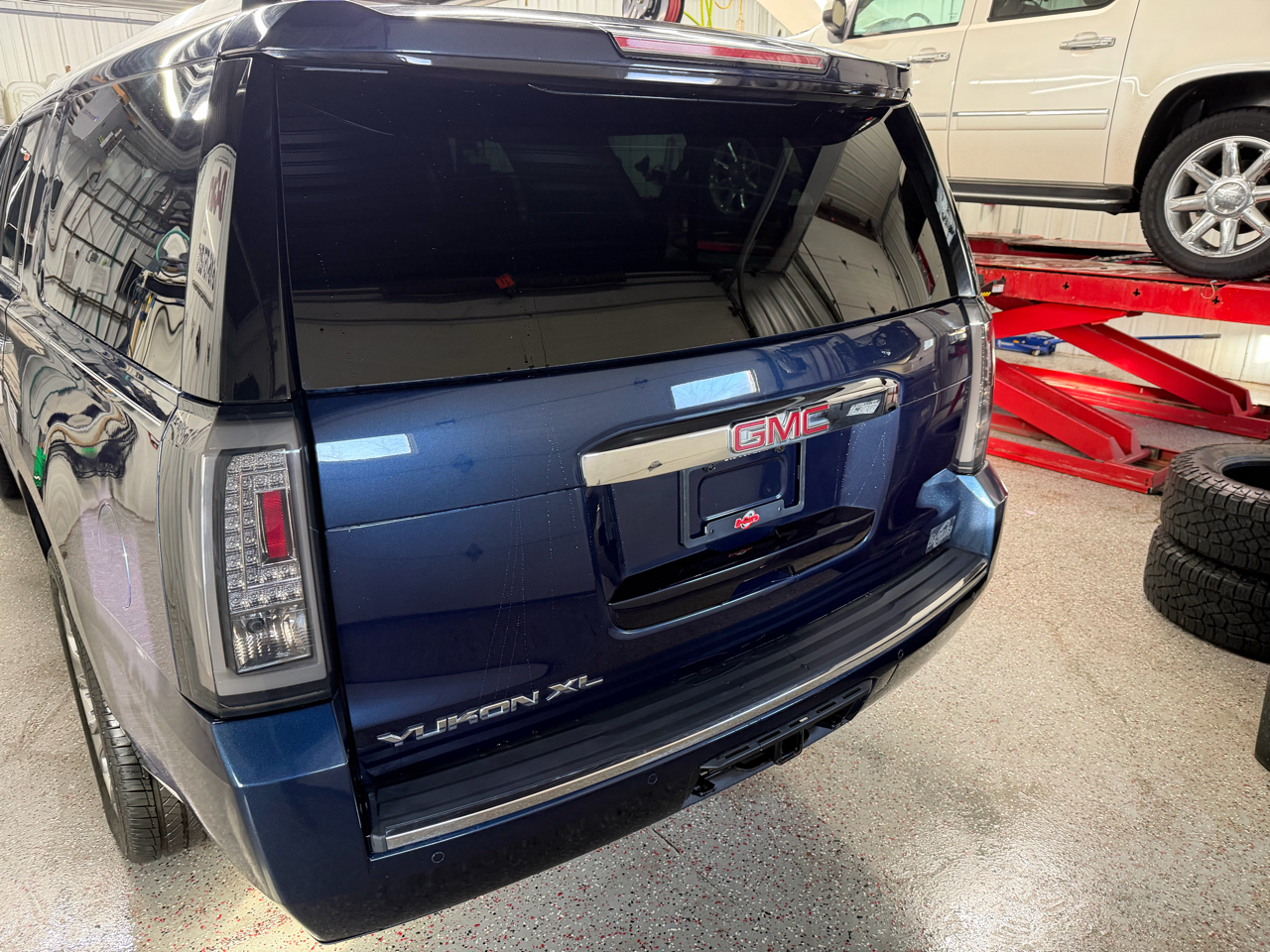 GMC Yukon XL Denali 4WD 2017