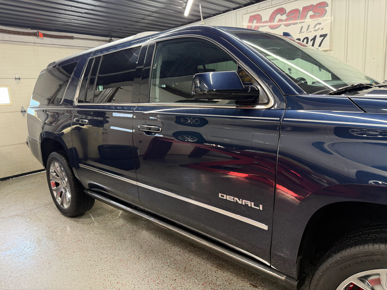 GMC Yukon XL Denali 4WD 2017