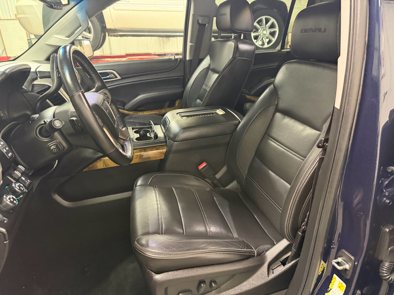 GMC Yukon XL Denali 4WD 2017