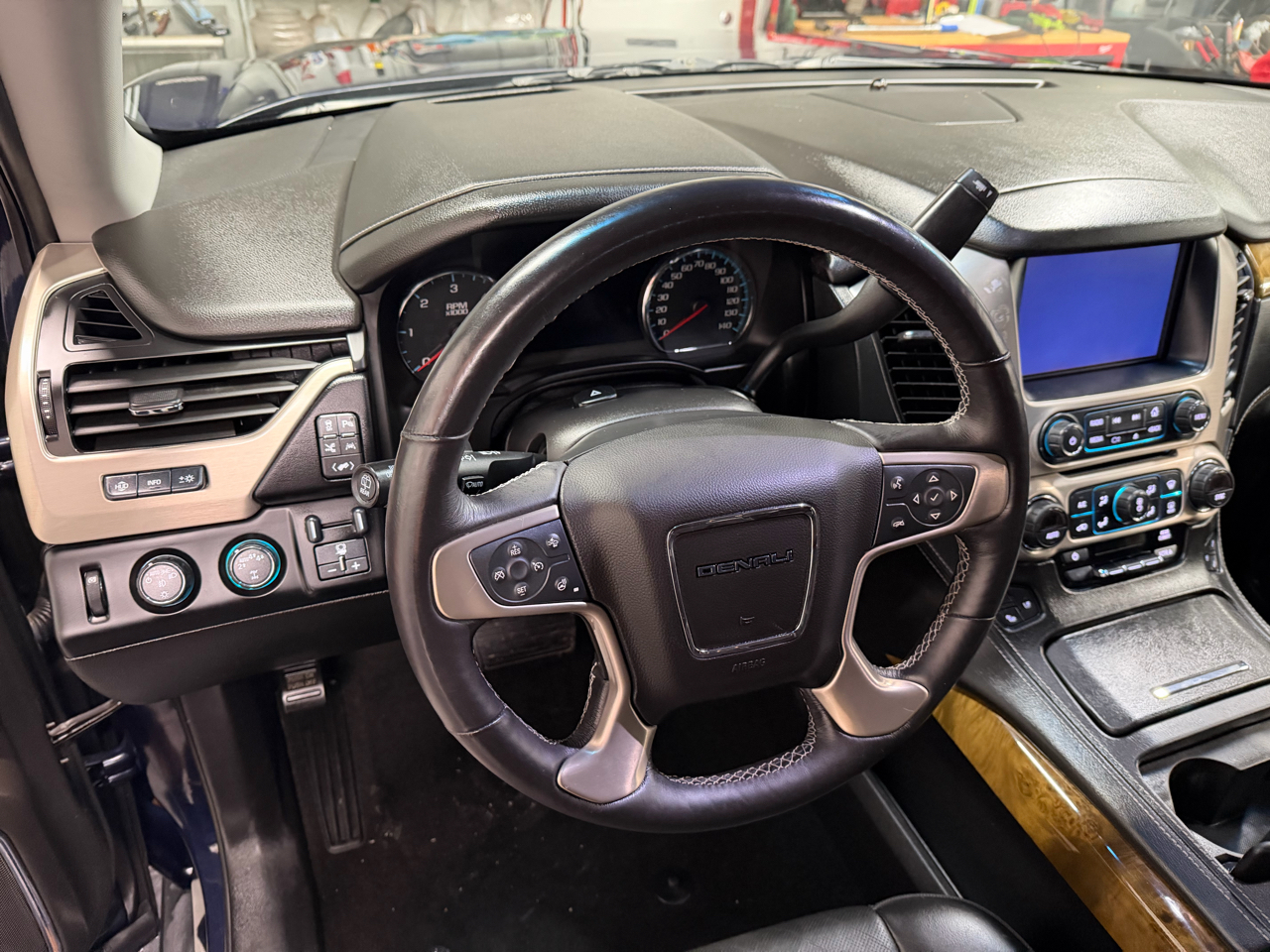 GMC Yukon XL Denali 4WD 2017