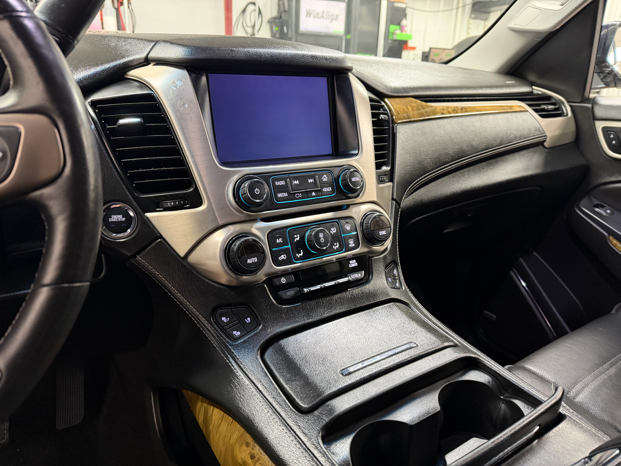 GMC Yukon XL Denali 4WD 2017