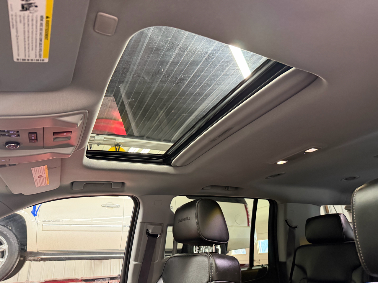 GMC Yukon XL Denali 4WD 2017