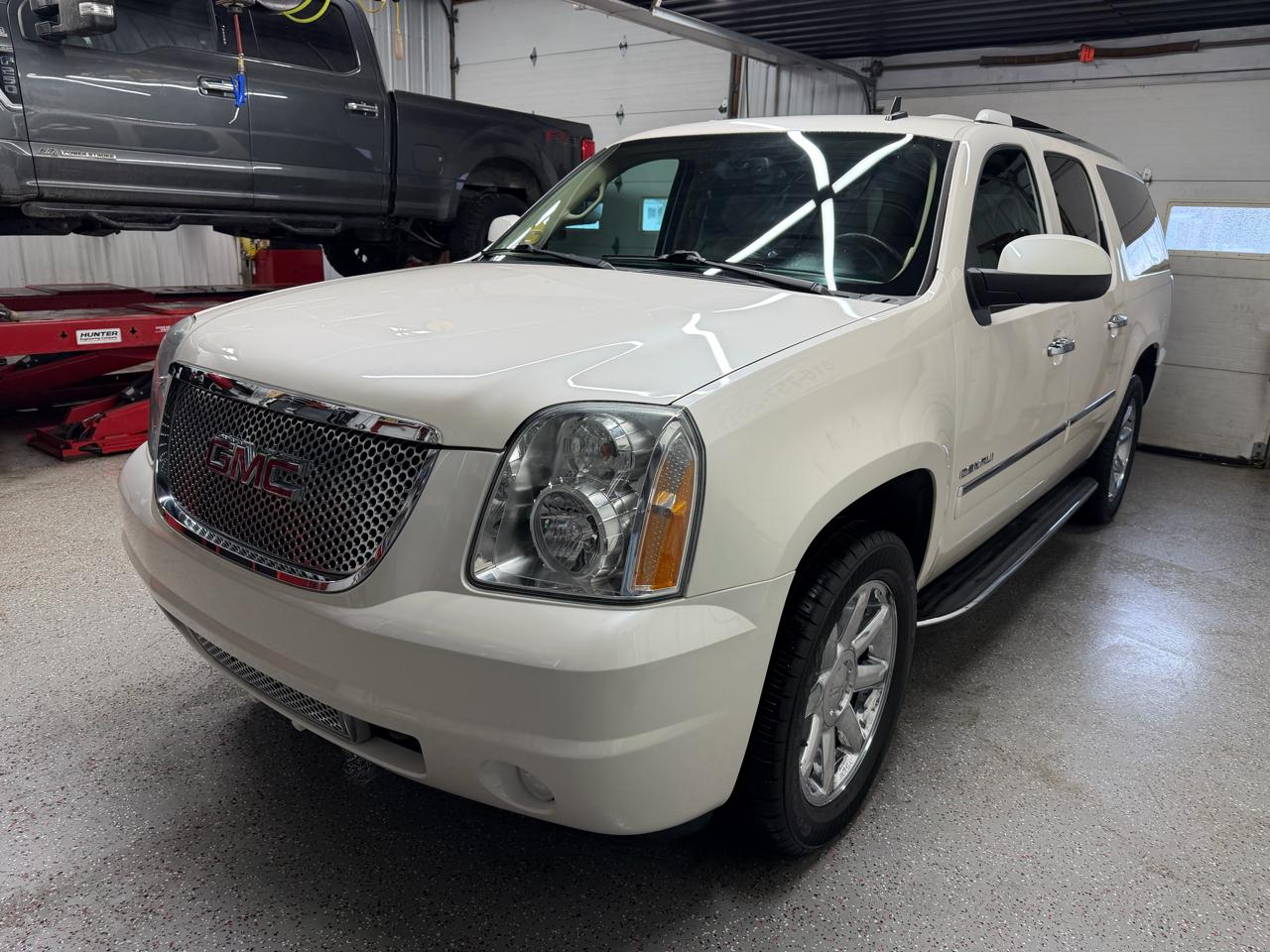 GMC Yukon Denali XL 4WD 2013