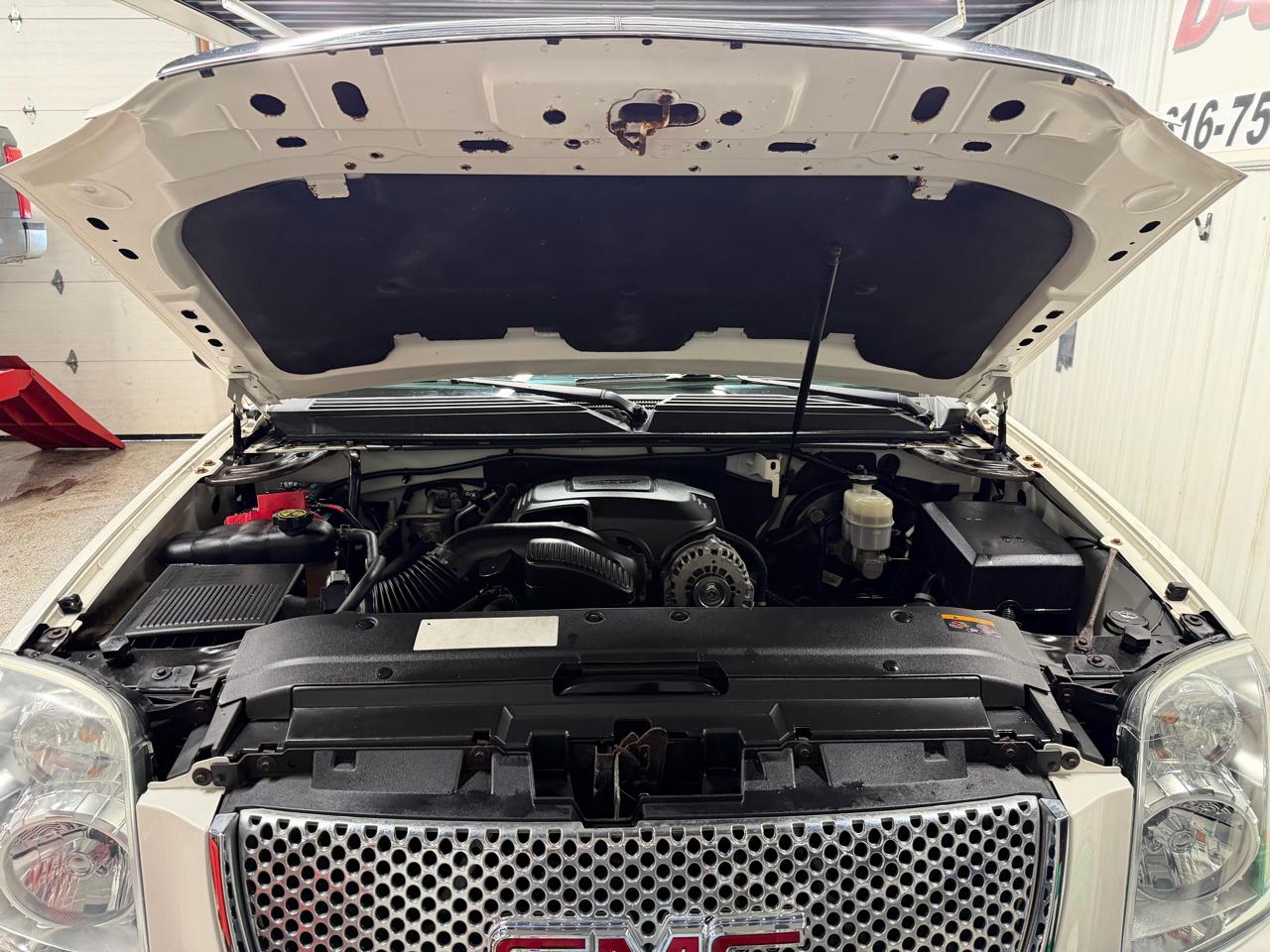 GMC Yukon Denali XL 4WD 2013