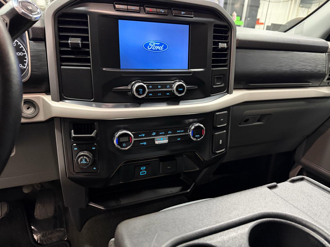 Ford F-150 4WD Reg Cab 145" XLT 2021