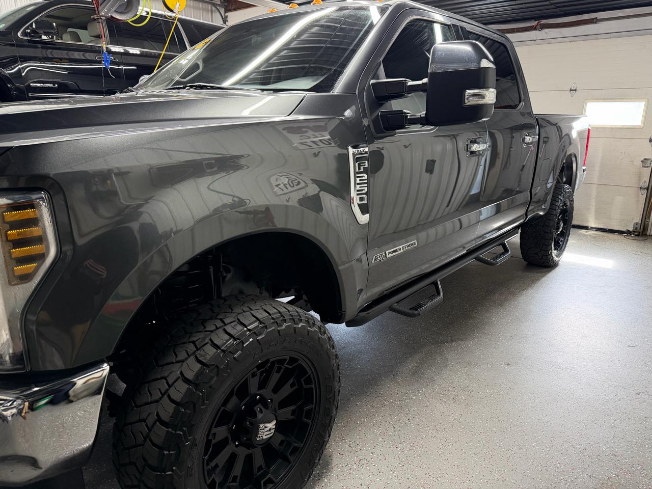 Ford F-250 SD XLT Crew Cab 4WD 2018