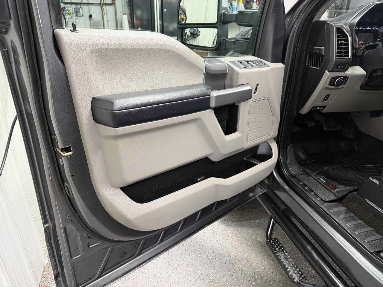 Ford F-250 SD XLT Crew Cab 4WD 2018