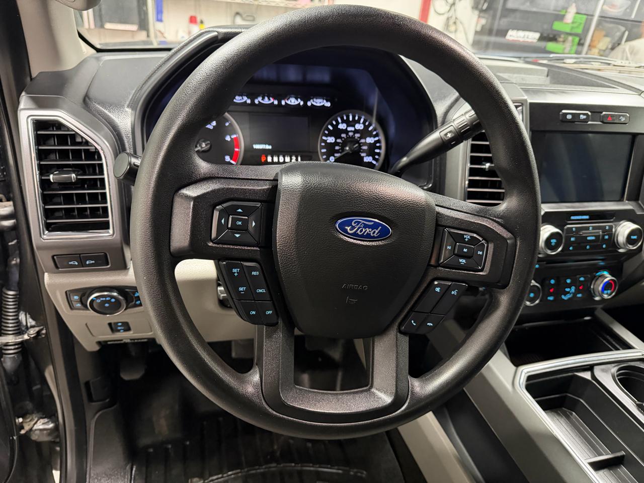 Ford F-250 SD XLT Crew Cab 4WD 2018