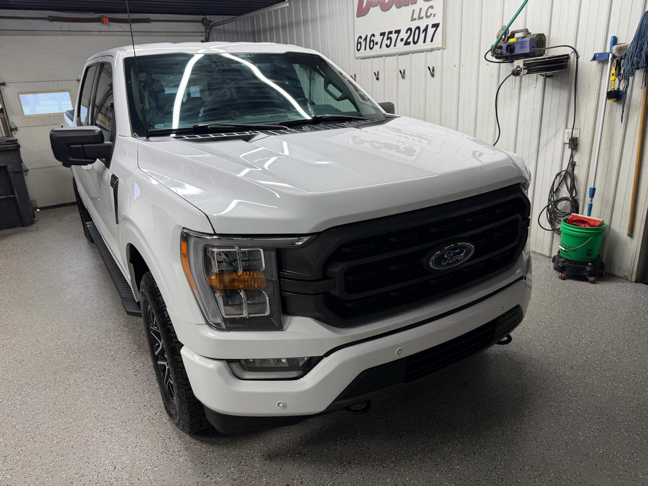 Ford F-150 4WD SuperCrew 145" XLT 2021