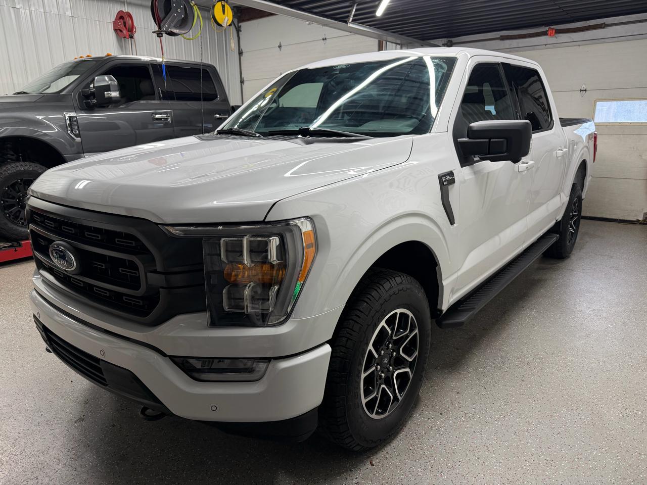 Ford F-150 4WD SuperCrew 145" XLT 2021