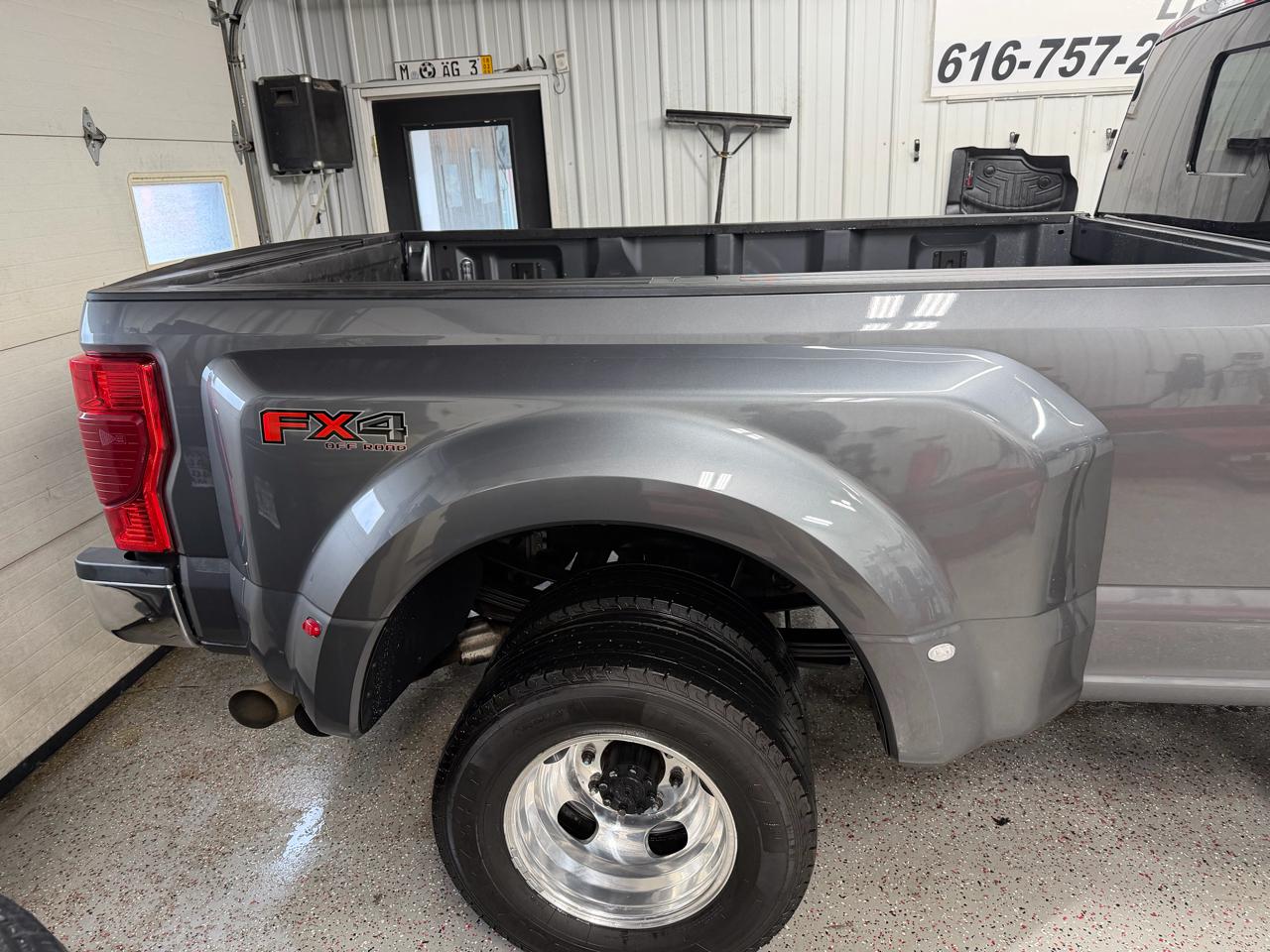 Ford F-350 SD Lariat SuperCab 4WD DRW 2022