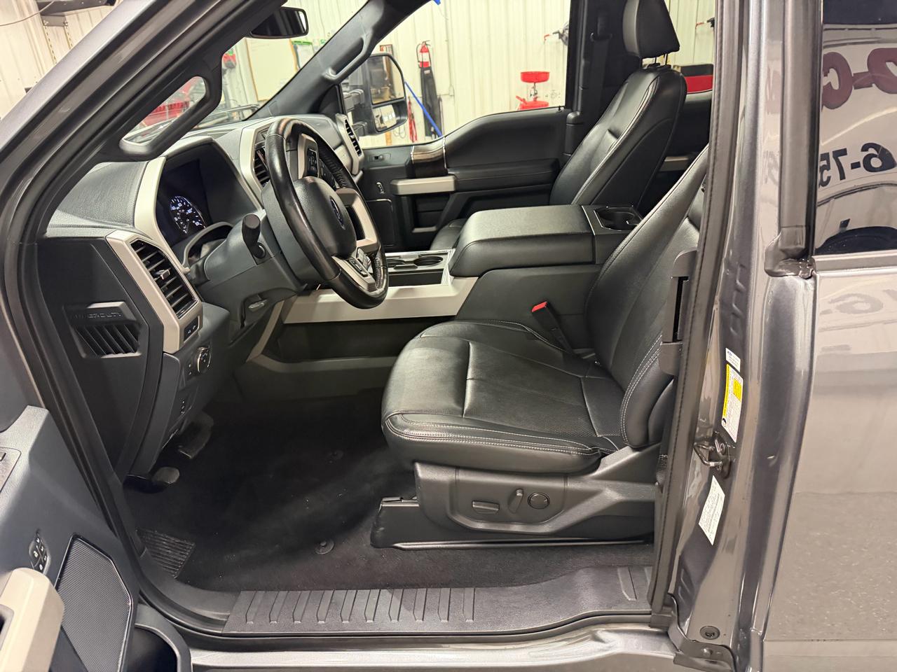 Ford F-350 SD Lariat SuperCab 4WD DRW 2022